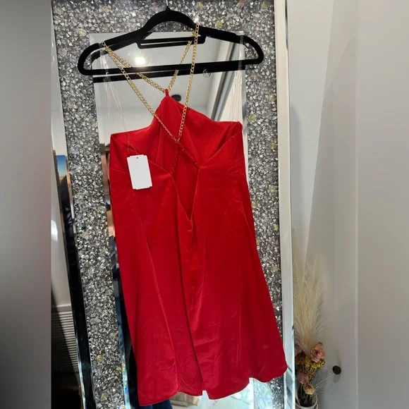 Elegant Red Strapless Dress - Picture 3 of 4